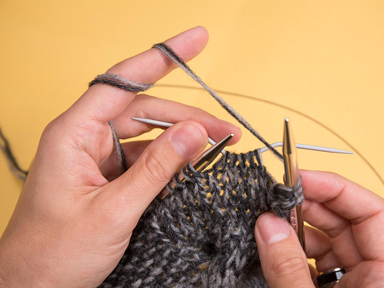 SCHAL MIT FARBVERLAUF UND ZOPFMUSTER Schritt 10