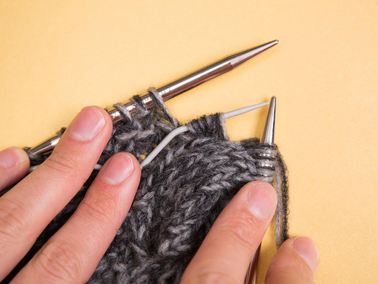 SCHAL MIT FARBVERLAUF UND ZOPFMUSTER Schritt 12