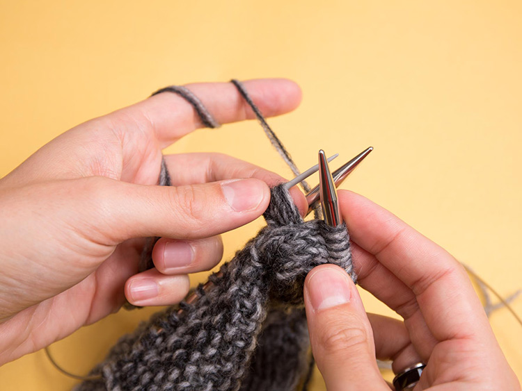 SCHAL MIT FARBVERLAUF UND ZOPFMUSTER Schritt 13