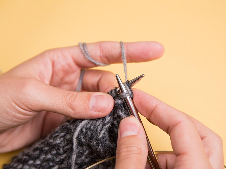 SCHAL MIT FARBVERLAUF UND ZOPFMUSTER Schritt 14