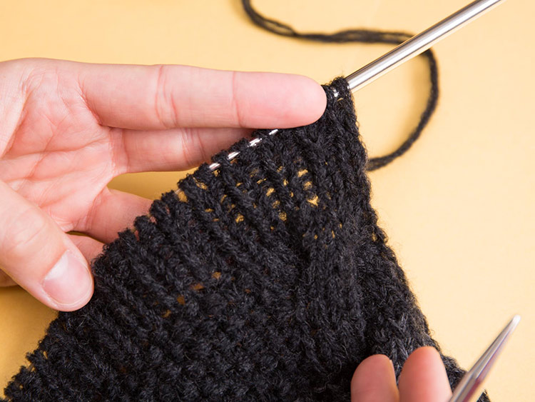 SCHAL MIT FARBVERLAUF UND ZOPFMUSTER Schritt 15